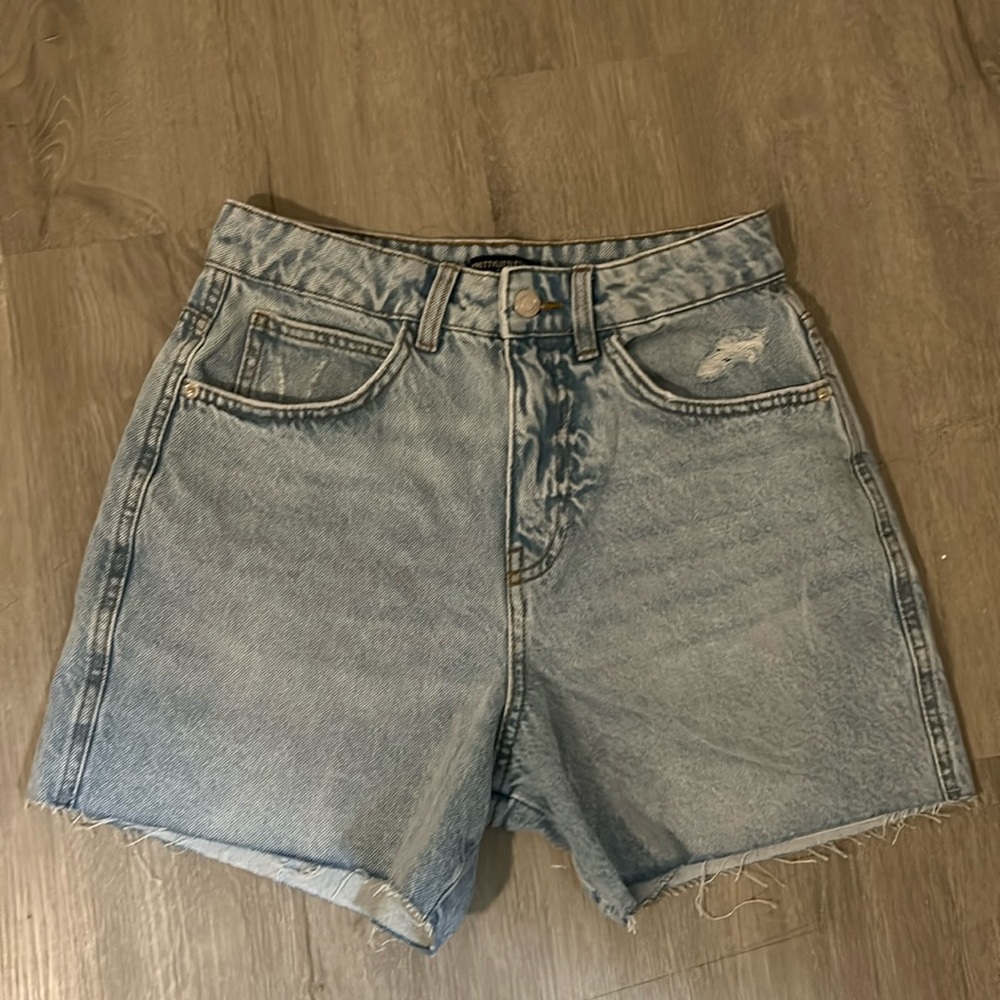 PRETTYLITTLETHING Tall Light Blue Wash
Raw Hem Boyfriend Denim Shorts